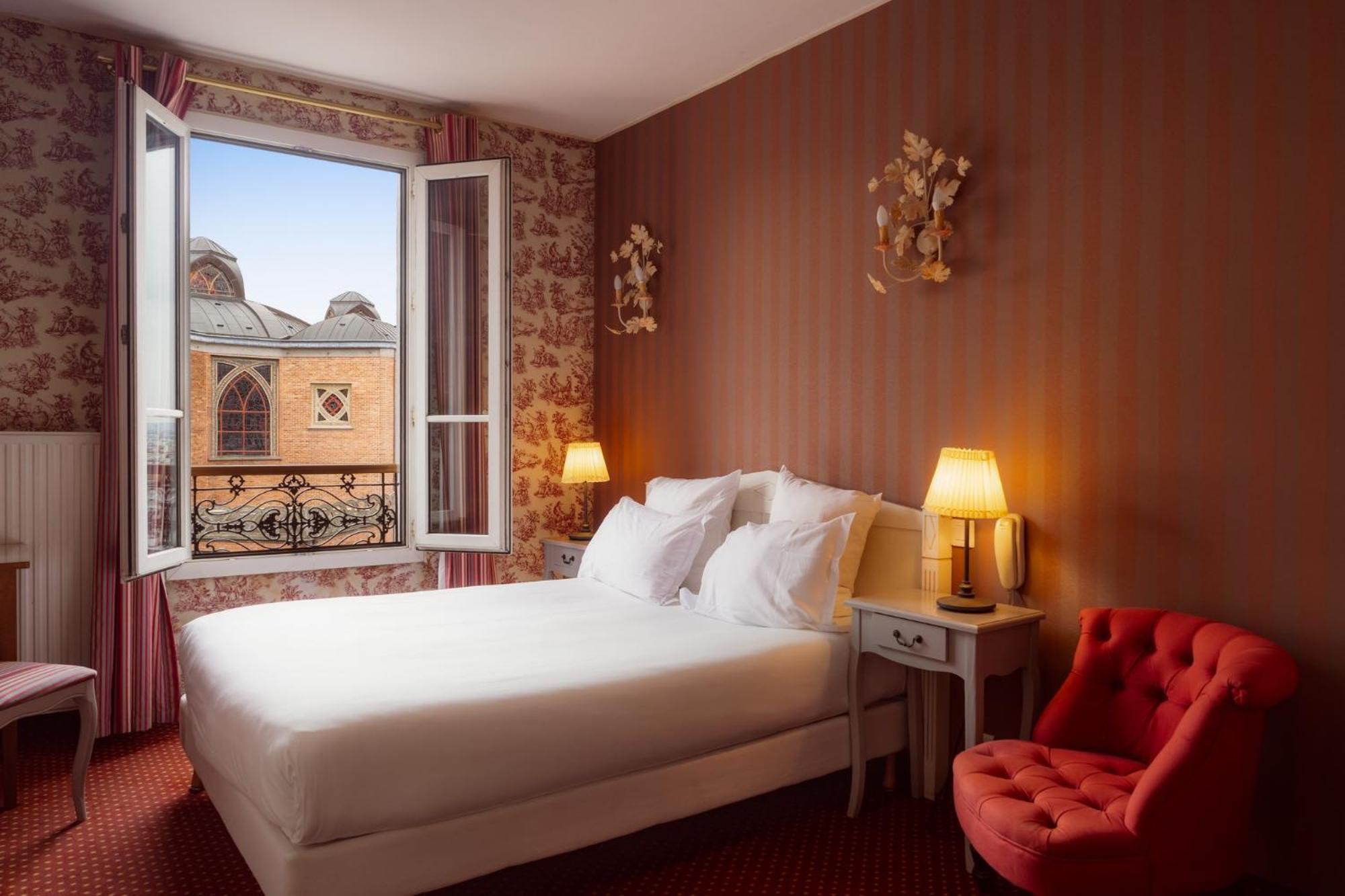 Deluxe Double or Twin Room Partial Eiffel Tower or Sacré Coeur View,1662394475:JPEG